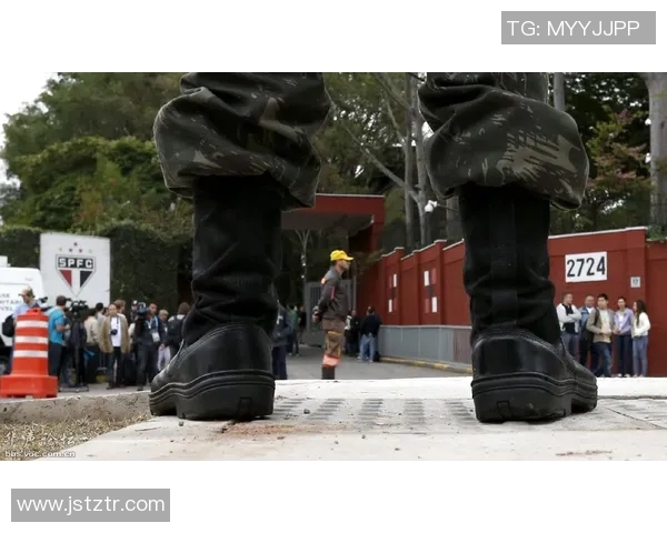 足球天下风云变幻 聚焦全球赛事与球星动态精彩纷呈