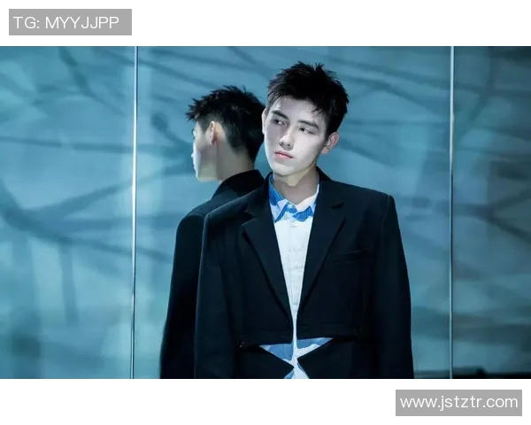 泳池明星崭露头角：从泳池到荧幕的跨界之路与背后的精彩故事